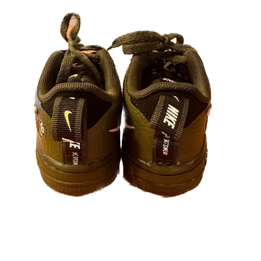 NIKE Kids Army Green Air Force 1 LV8 Utility Overbranding Size 8C - Picture 4 of 8